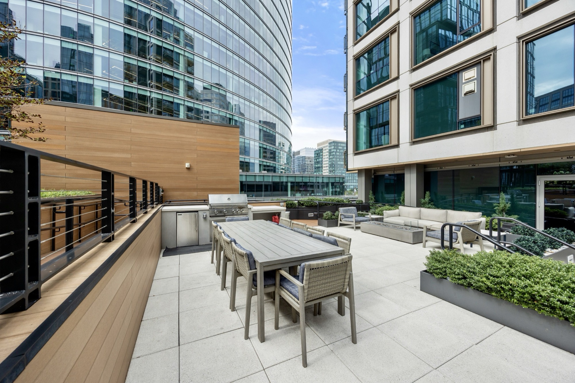 Resident dining and grilling terrace at Echelon Seaport